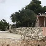 Casa vacanze Under The Pine Tree Divarata